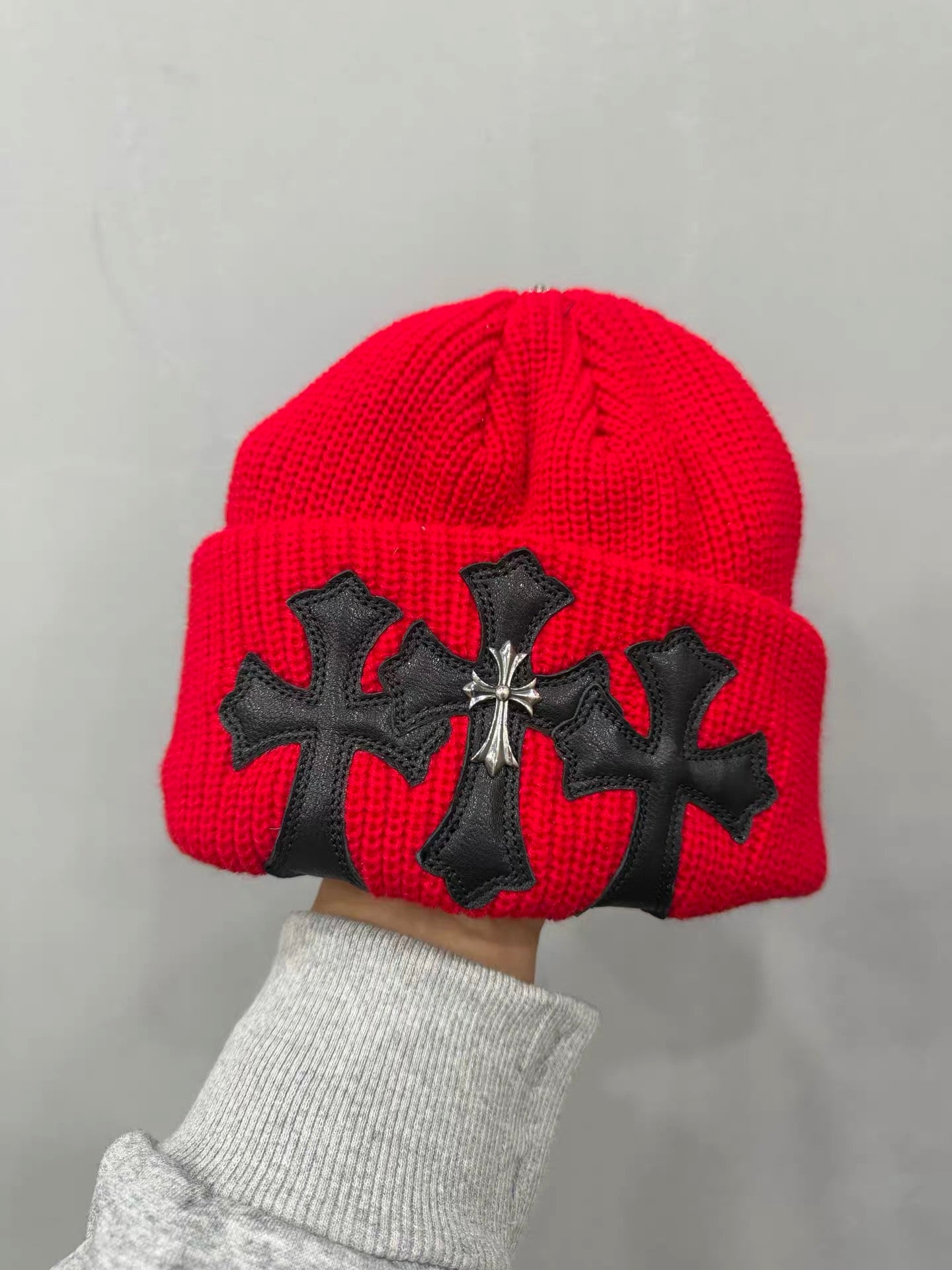 Archive red Chrome cross  beanie