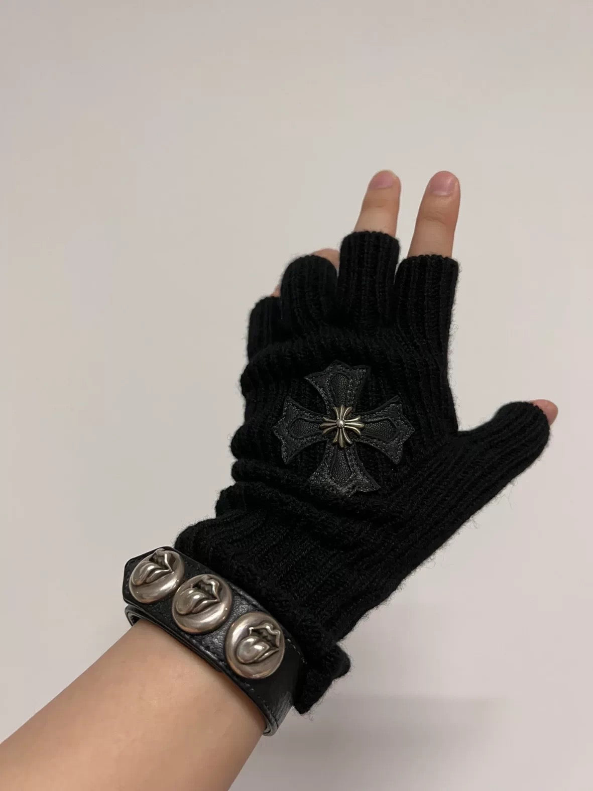 Chrome hearts winter gloves