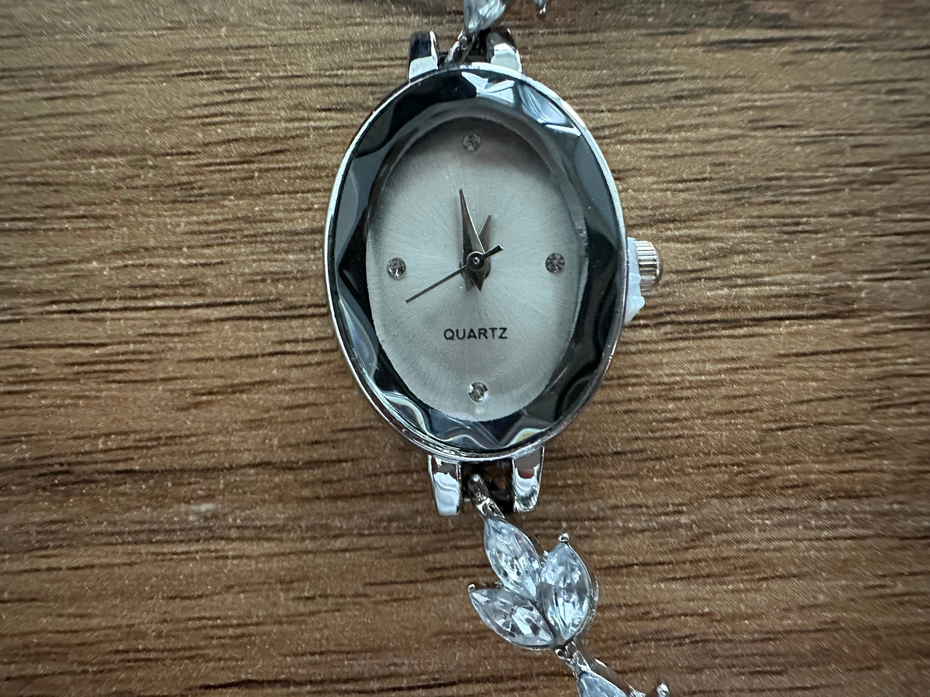 Elegant Silver Quartz Bracelet Watch