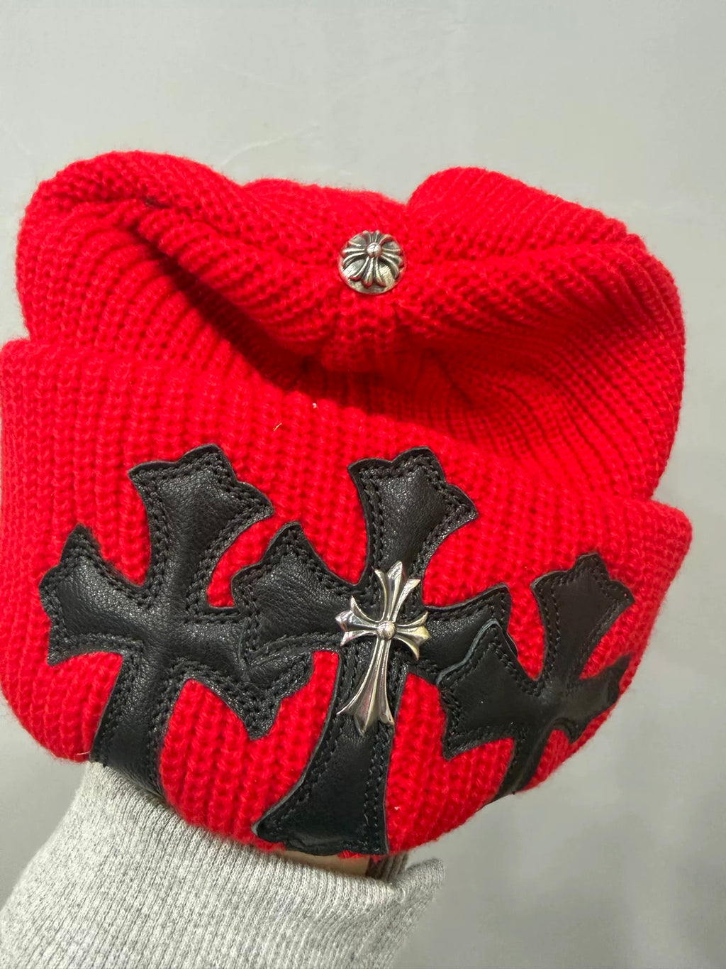 Archive red Chrome cross  beanie