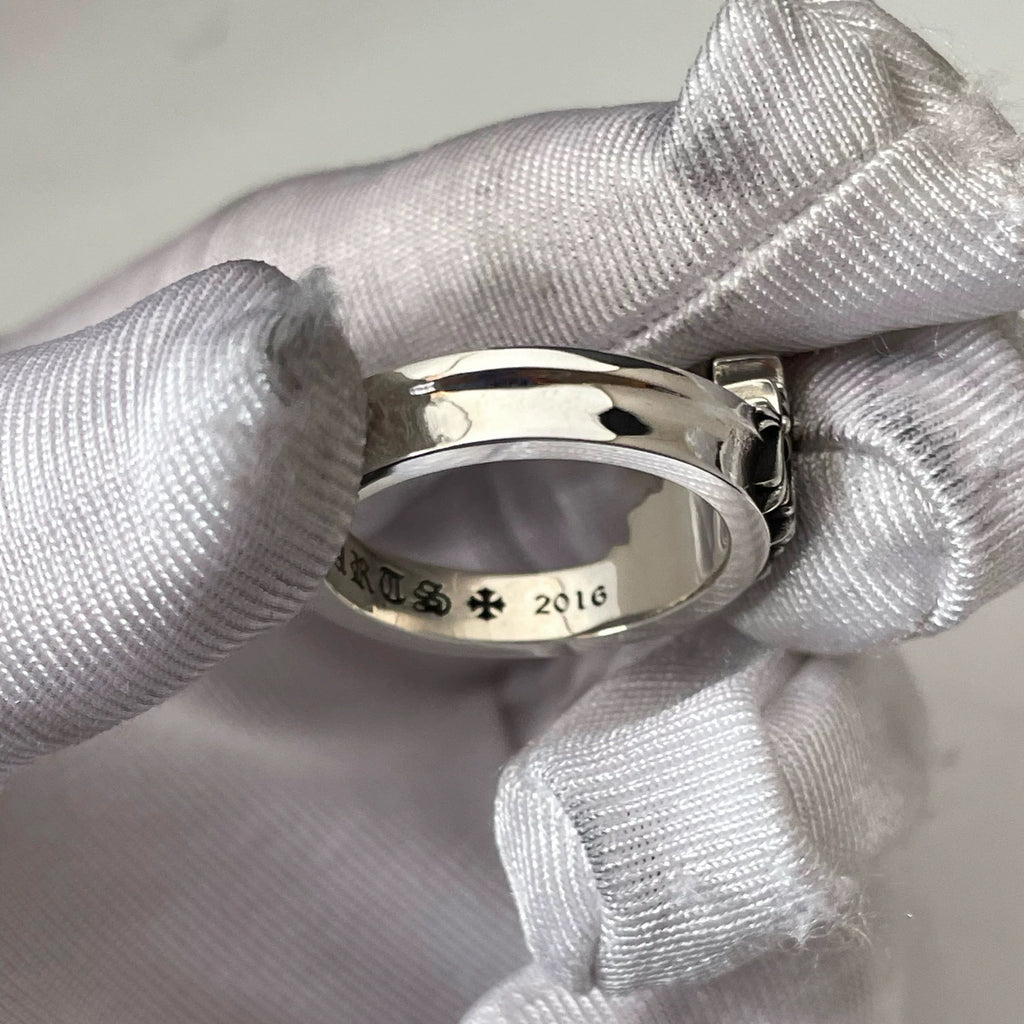 Silver ring - Private property 