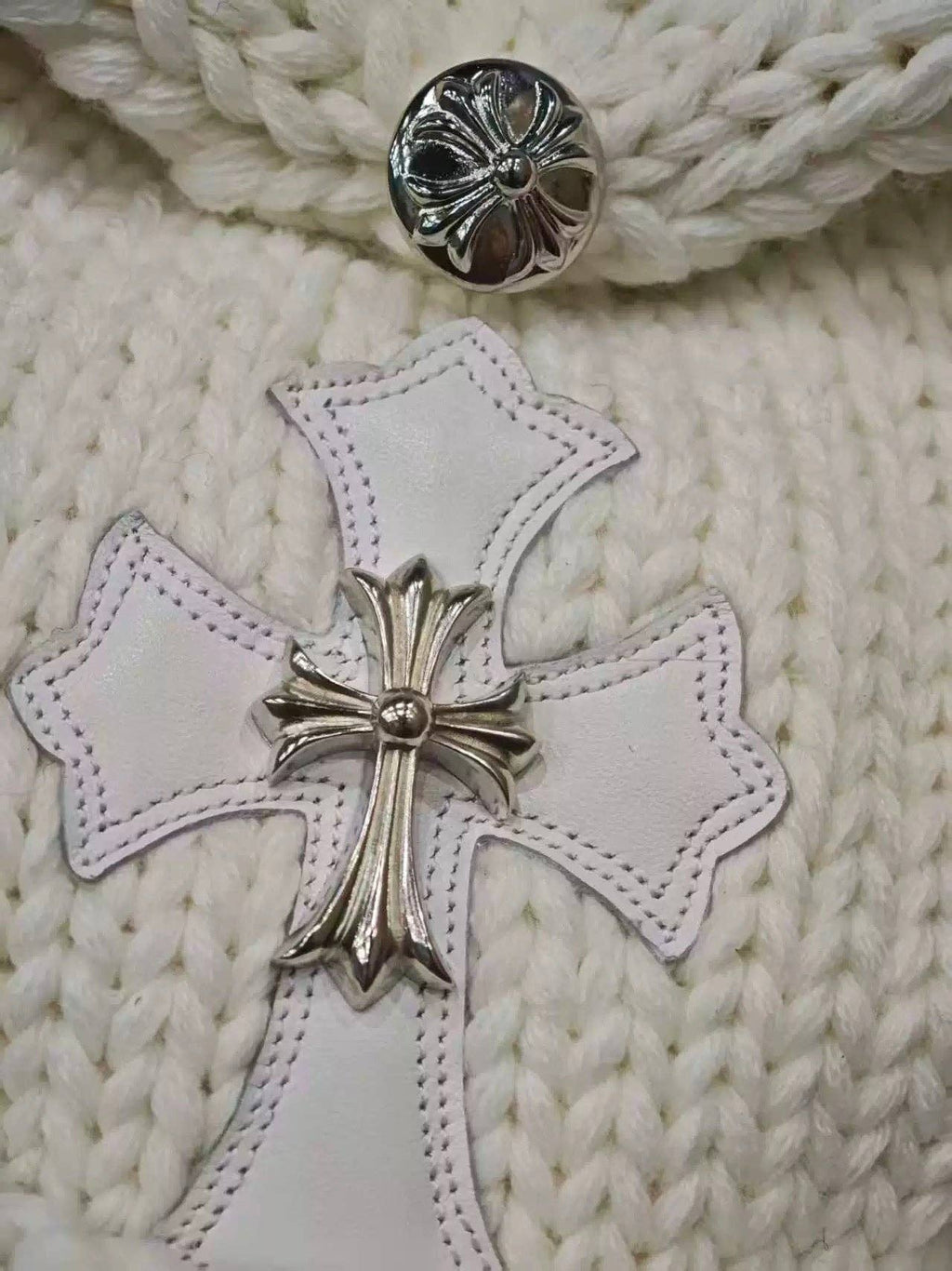 Archive white Chrome cross  beanie