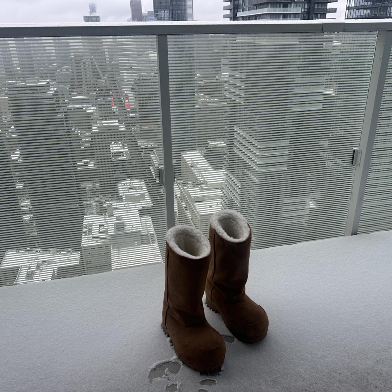 Brown suede boots with white fur lining #winterboots #cozy