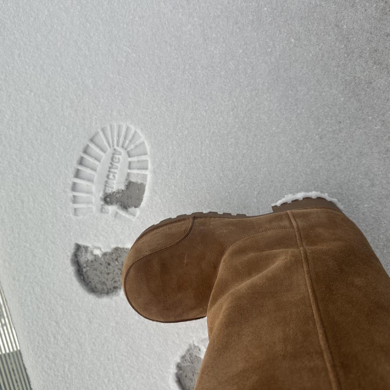 Brown suede boots with white fur lining #winterboots #cozy